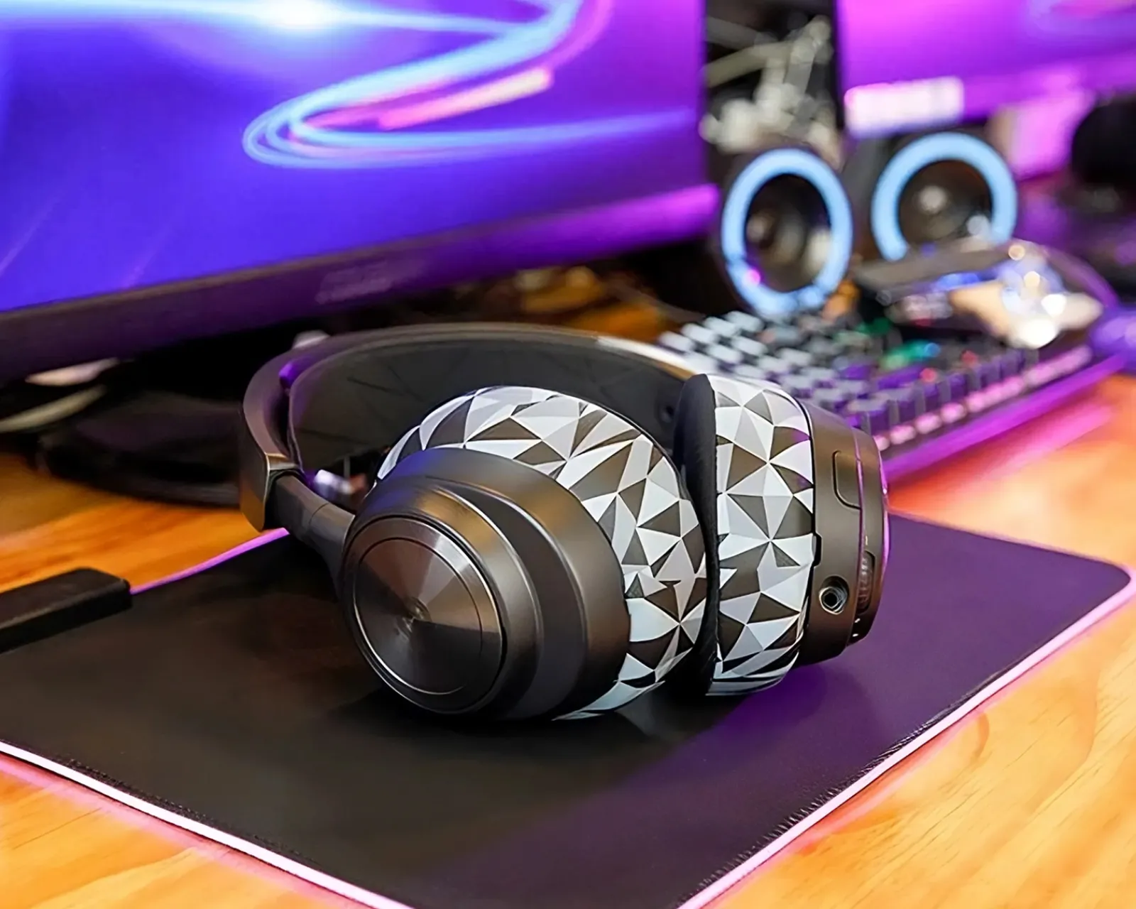 Wicked Cushions Headsets & Audio|FreeZe Nova Pro Wireless Ear Cushions - Geo Grey